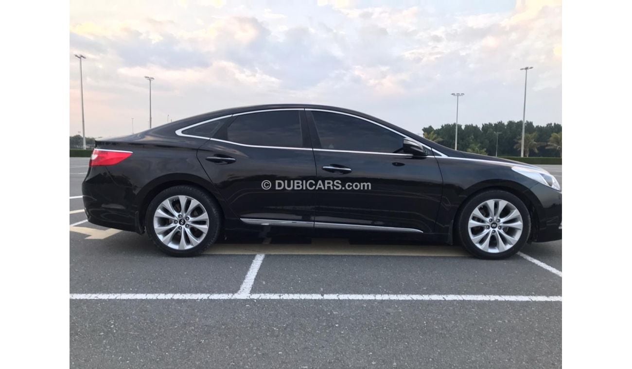 هيونداي أزيرا هيونداي ازيرا موديل 2013 خليجي صبغه وكاله فل اوبشن  بانوراما مثبت سرعه زكي كراسي جلد تبريد وتسخين