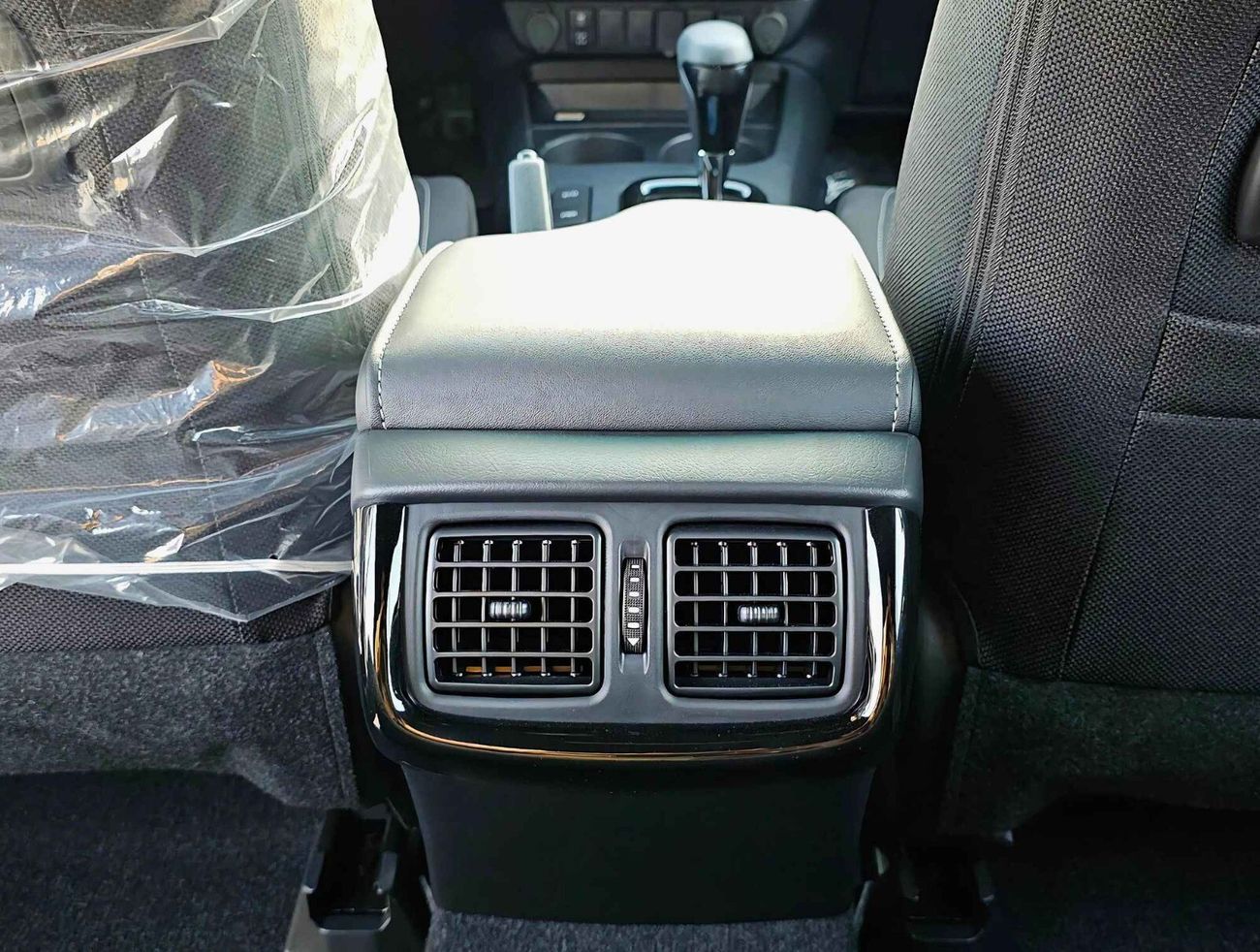 تويوتا هيلوكس ADVENTURE, 4.0L PETROL, A/T, 360* CAMERA, "18" A/WHEELS WITH ROLL BAR  (CODE #  HPV6AF)