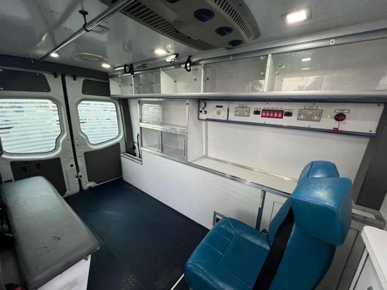 مرسيدس بنز سبرينتر MERCEDES BENZ SPRINTER 2013 GCC AMBULANCE IN PERFECT CONDITIONS