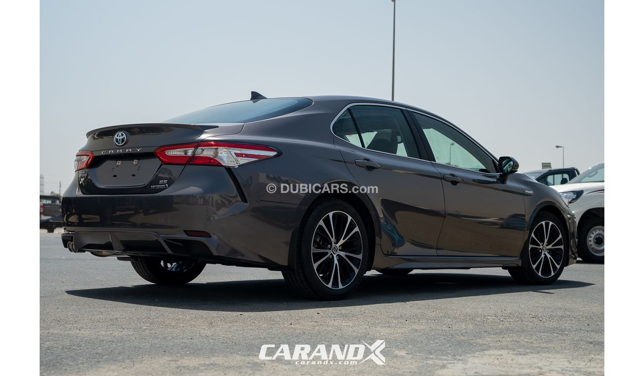 Toyota Camry SE Hybrid