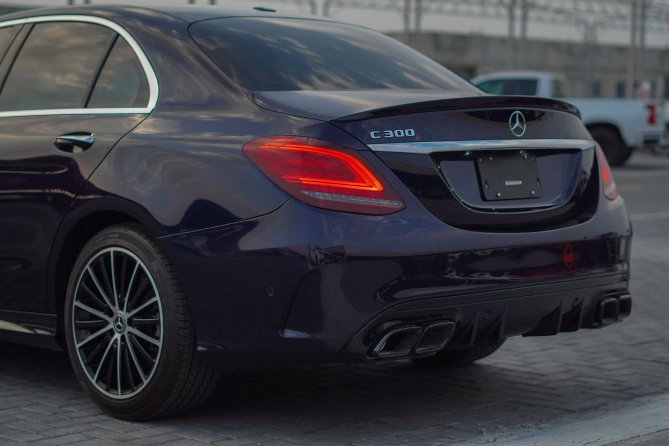 Mercedes-Benz C 300 Std 2.0L (258 HP)