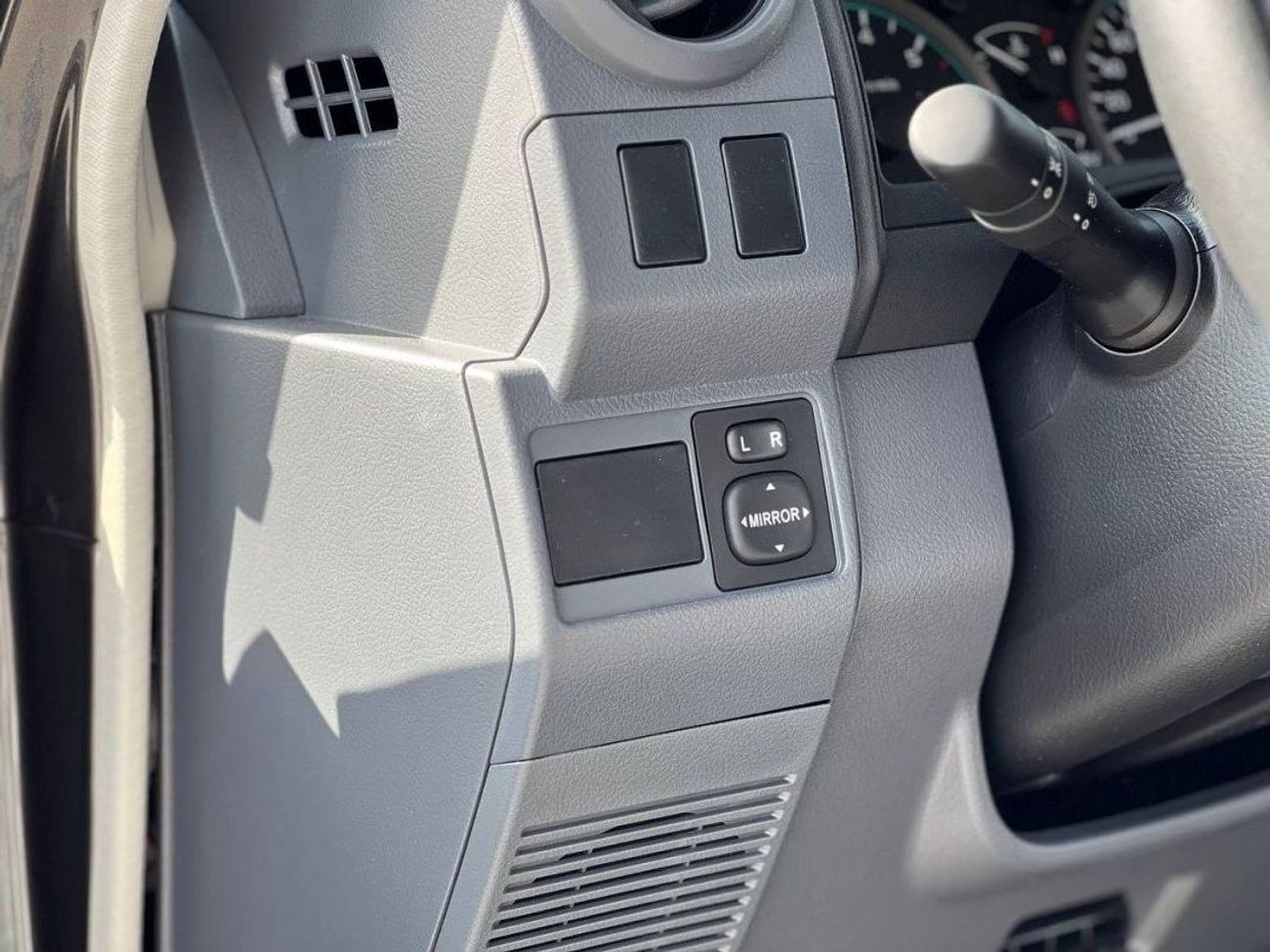 Toyota Land Cruiser Pick Up LC79 4.0L PTR A/T D/C // 2024 // MID OPTION WITH POWER WENDOS , DIFF LOCK , WINCH // SPECIAL OFFER /