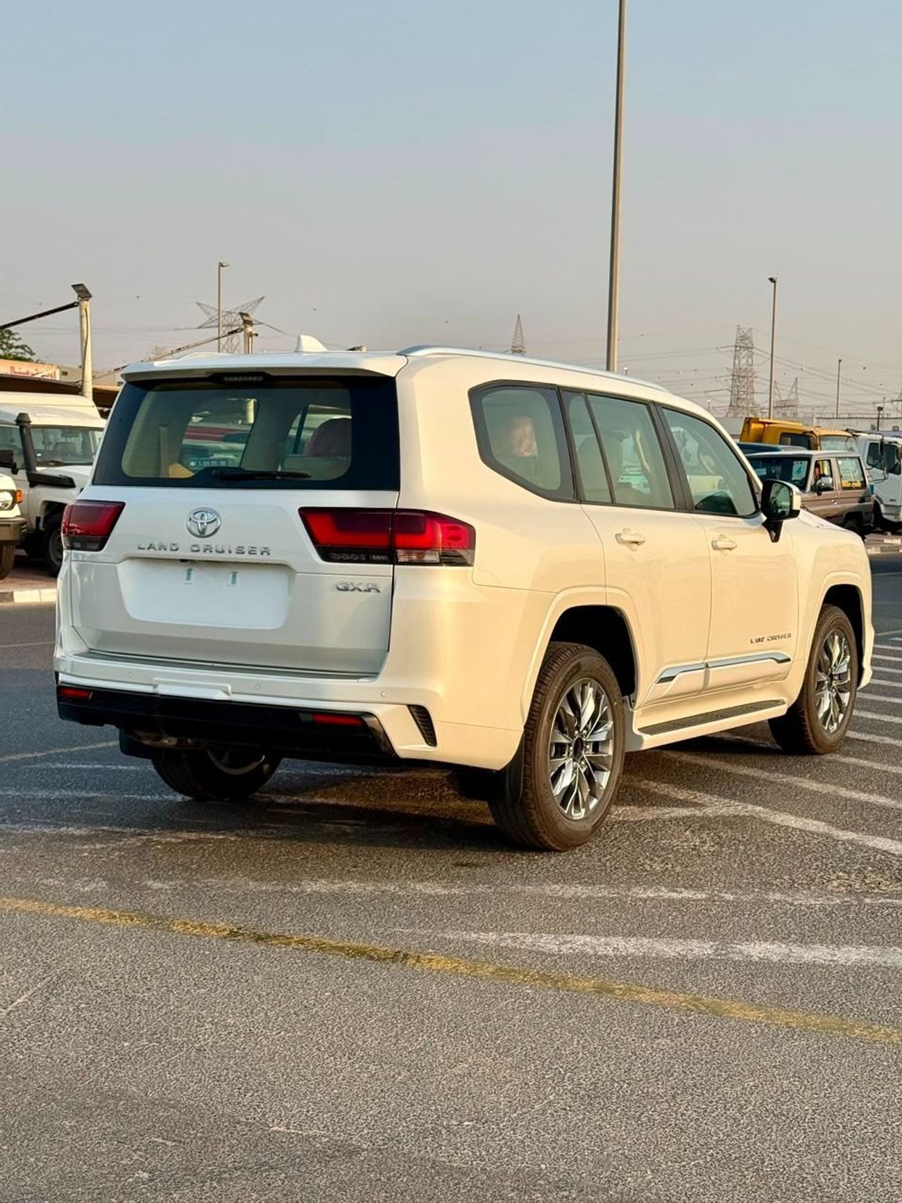 Toyota Land Cruiser 4.0L FULL GXR WITH RADAR