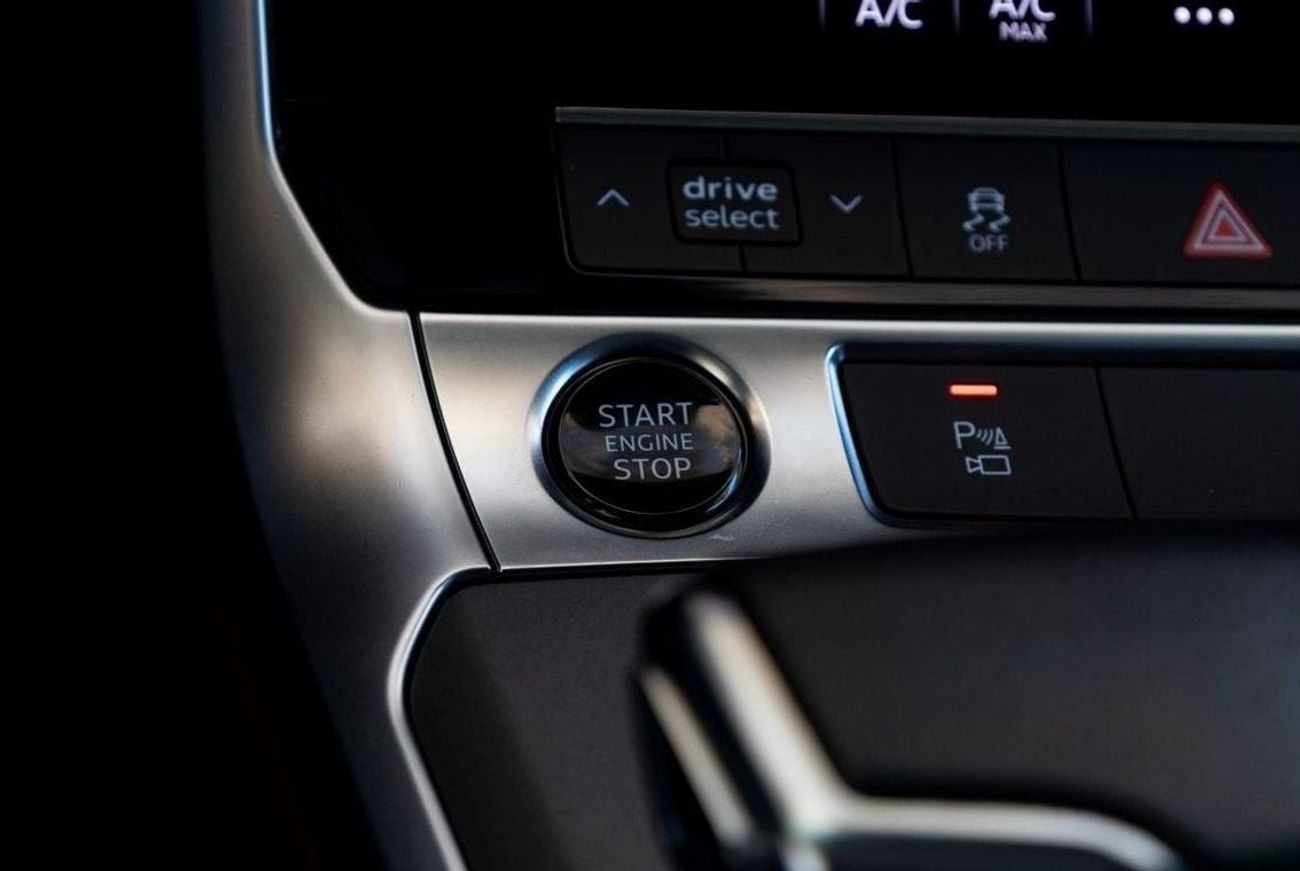 أودي A6 40 TFSI 2.0L Audi A6 40TFSI 2022 GCC under Warranty with Flexible Down-Payment.