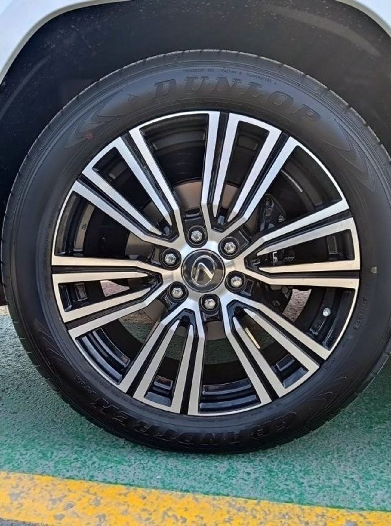 Lexus LX 600 LEXUS LX 600 SIGNATURE-- 7 SEATER