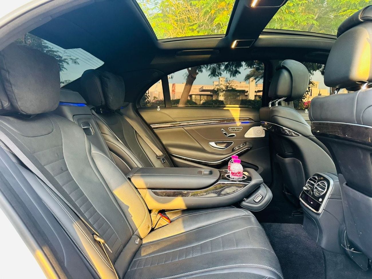 مرسيدس بنز S 560 Std 4.0L (463 HP)