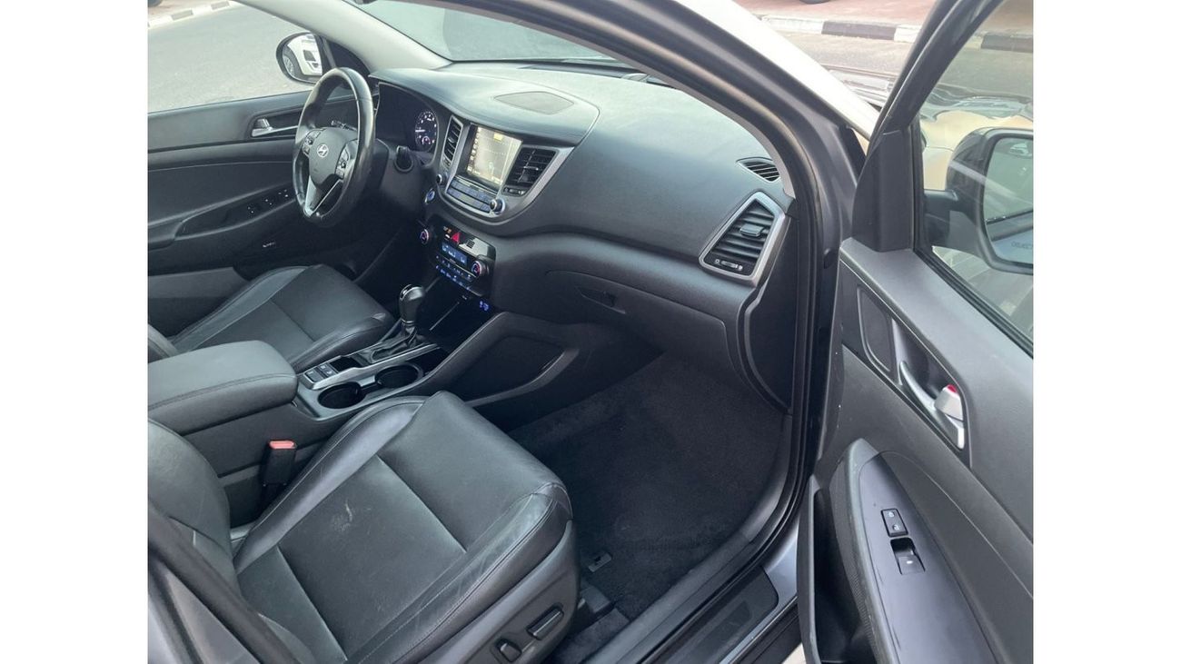 Hyundai Tucson 2017 Hyundai Tucson Limited 2.0L V4 GDi Premium - Push Start - 4x4 AWD - 75,000 mileage