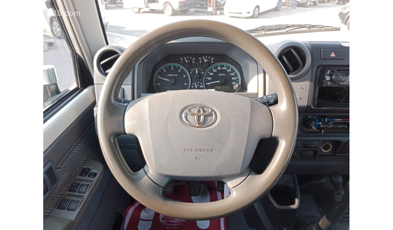 تويوتا لاند كروزر TOYOTA LAND CRUISER LEFT HAND DRIVE(PM1676)