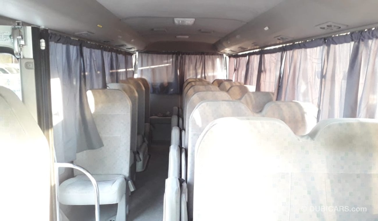 تويوتا كوستر 30 SEATER----4.2L-DIESEL----LIKE BRAND NEW----ESPECIALMENTE PARA ANGOLA