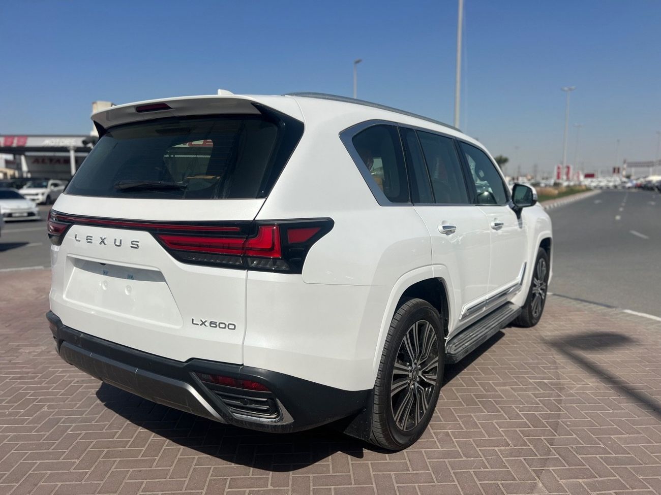 Lexus LX 600 Signature 3.5L ( CYL)