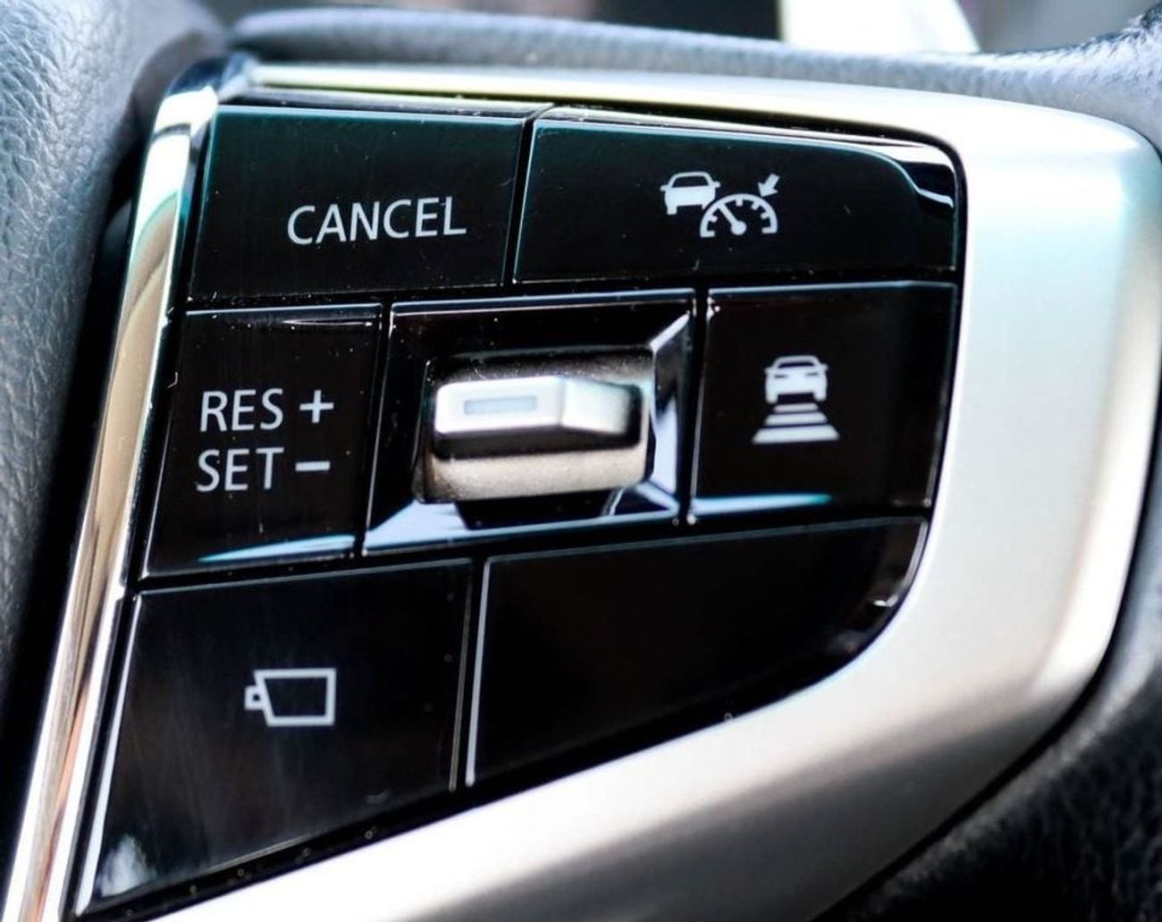 Mitsubishi Montero Sport GLS Premium 3.0L (7 Seater) Mitsubishi Montero Sport 2021 model, GCC, in excellent condition, accide