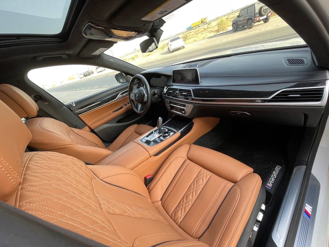 BMW 750i M PACKAGE / V8 TT 4.4L / PANORAMIC SUNROOF / 360 CAMERA / BIG SEATS / 20” RIMS / LOW MILEAGE