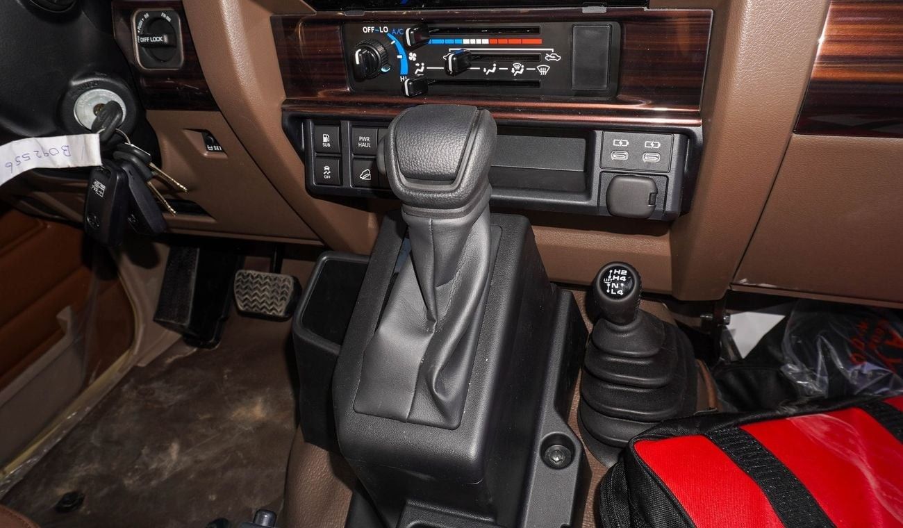 Toyota Land Cruiser Pick Up LX 4.0L V6 A/T