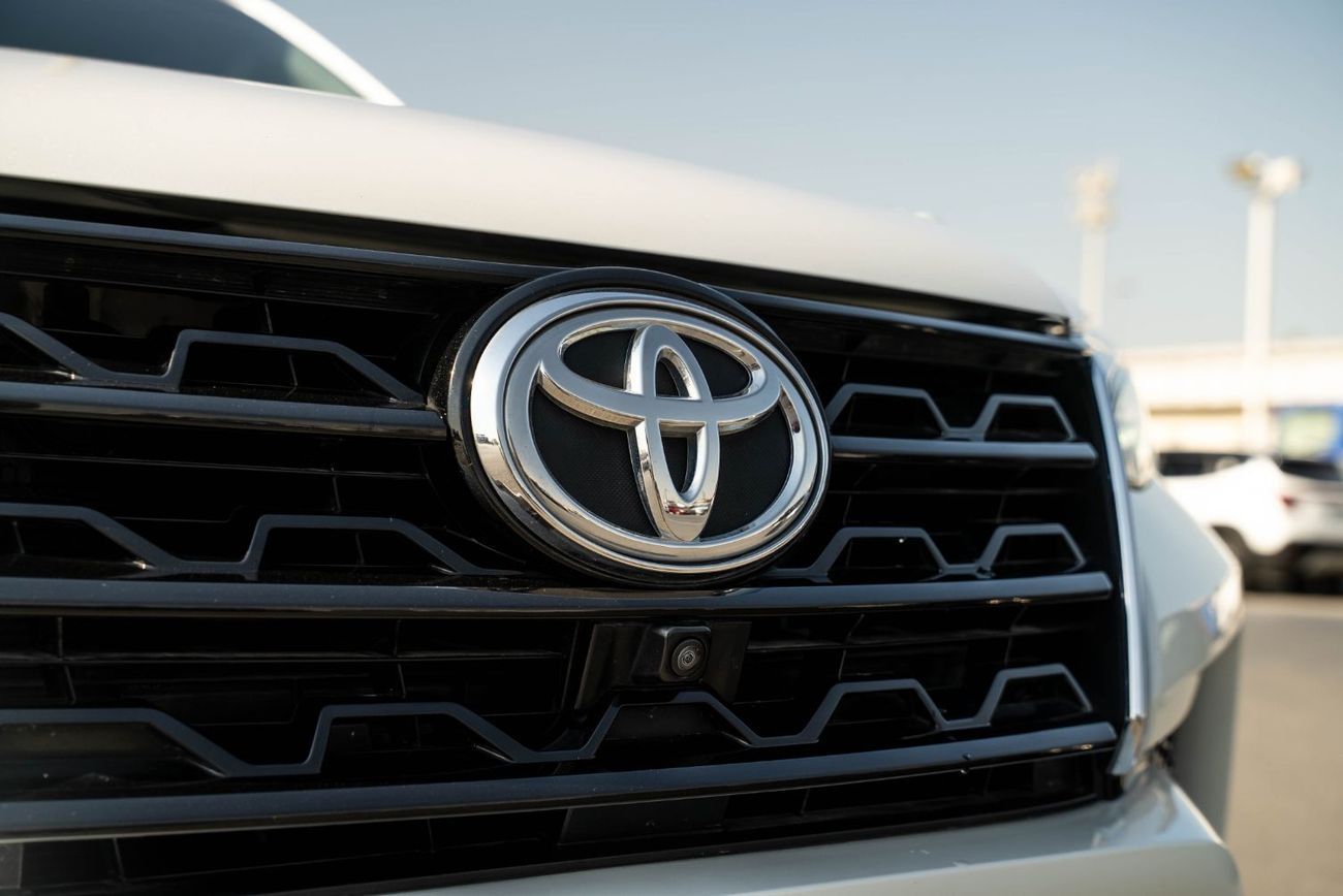 Toyota Fortuner VXR 4.0L (278 HP) VXR 2024 Agency Warranty Full Service History GCC 4.0L V6