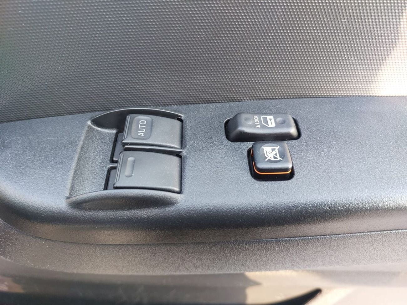 Toyota Hiace TOYOTA HIACE VAN RHD 2019 MODEL 2.8 L DIESEL AUTOMATIC(PM22503)