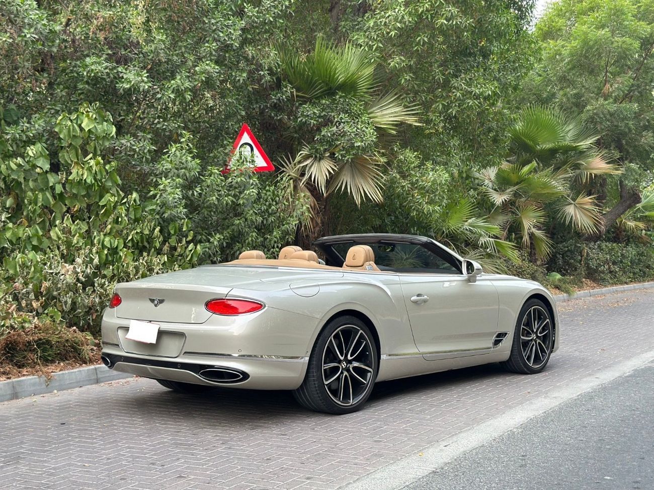 بنتلي كونتيننتال جي تي 4.0T V8 | 2019 | GCC Specs | Immaculate Condition | Full Bentley History