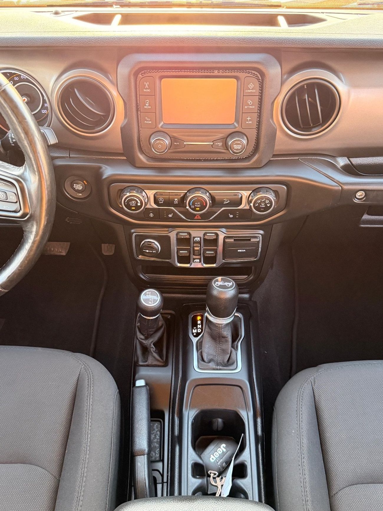 Jeep Wrangler Unlimited Sport S 2.0L A/T