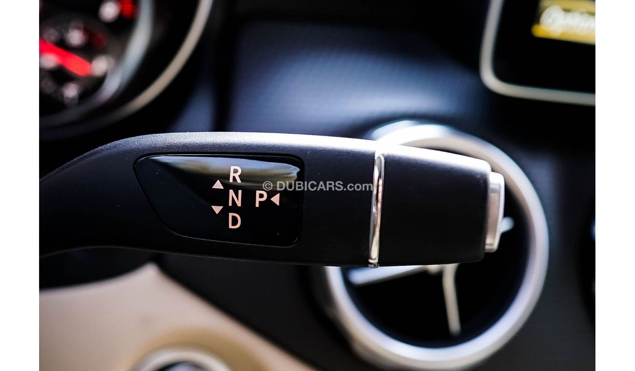 مرسيدس بنز GLA 220 Mercedes-Benz GLA 220 Std