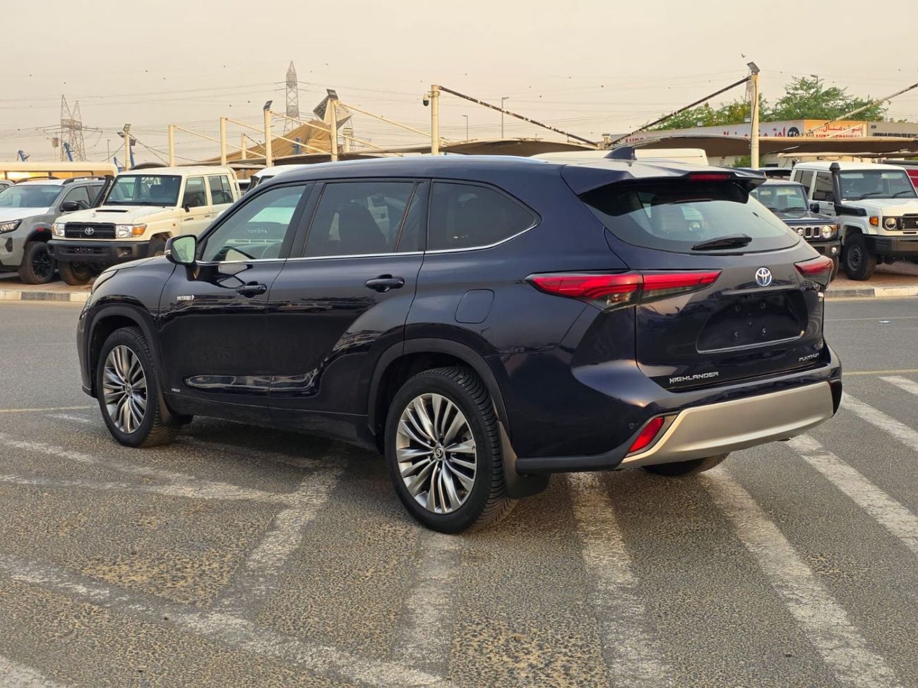 تويوتا هايلاندر Panoramic Roof , 360 camera and Parking sensors