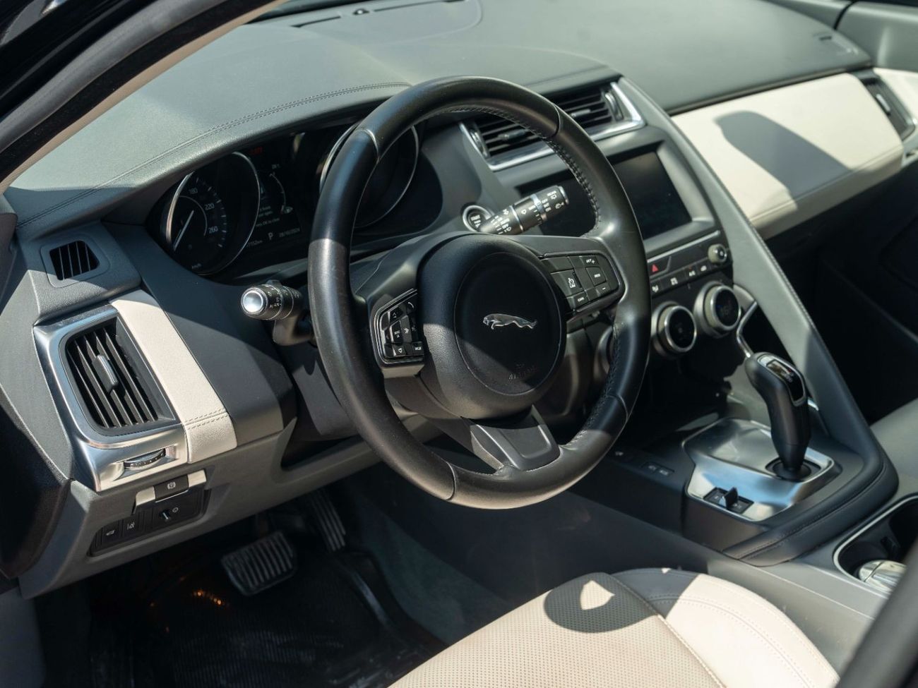 جاكوار E Pace AED 1,258 PM • E-PACE P200 AWD S • PRISTINE CONDITION