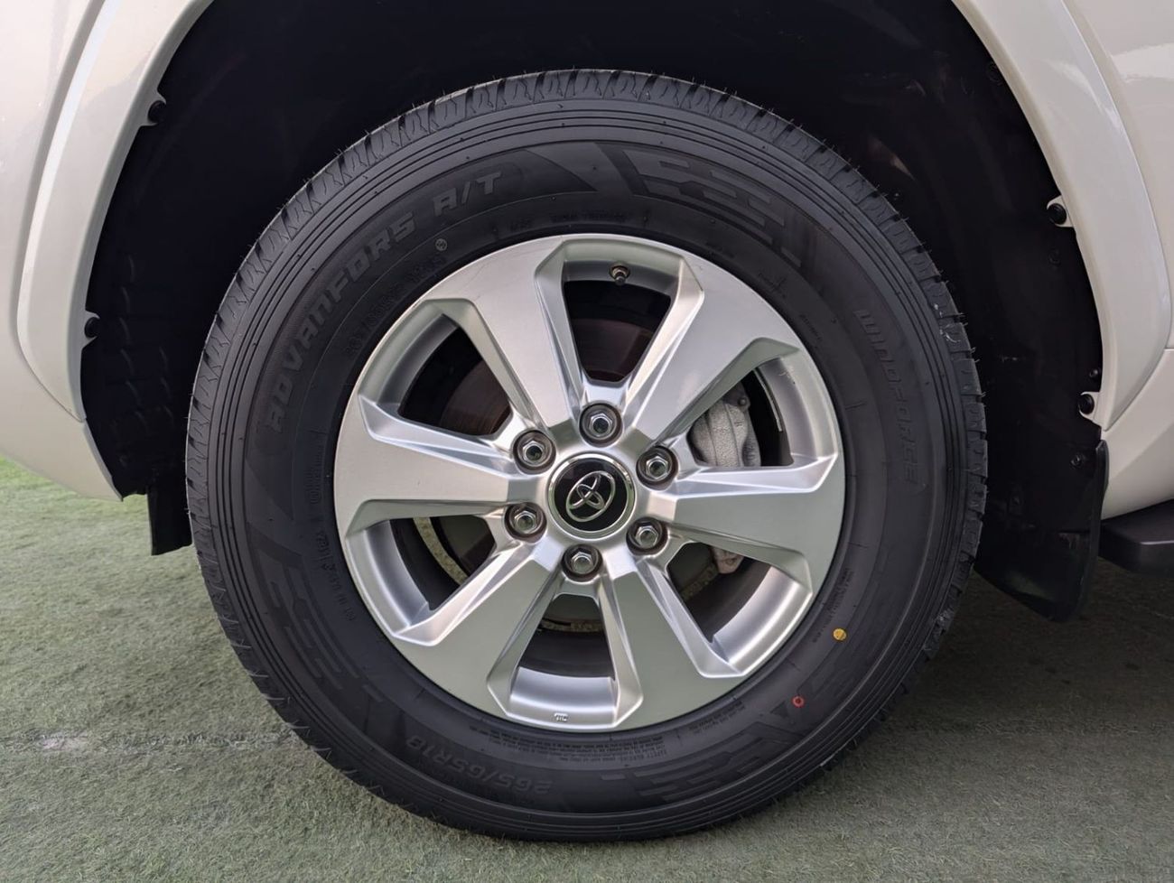 Toyota Land Cruiser GXR 4.0L Toyota land Cruiser 2023 GXR V6 4.0L clean car without accident without paint available in