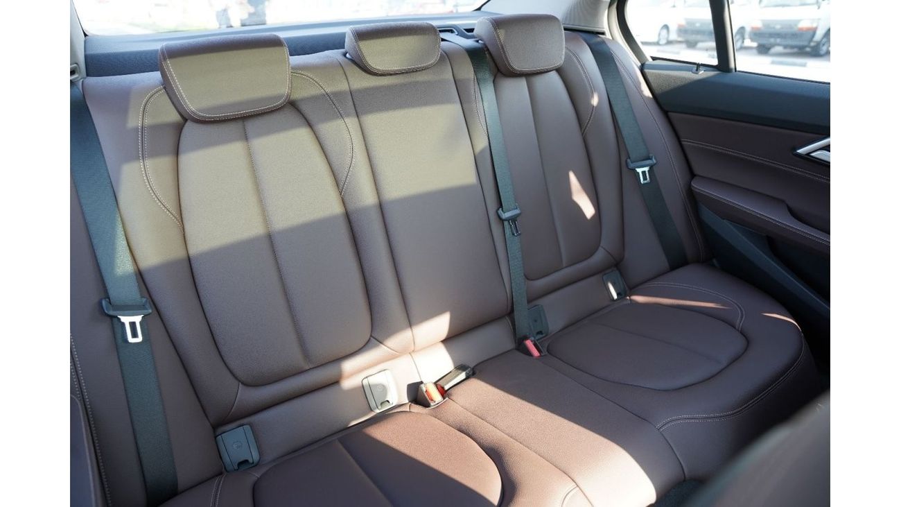 BMW 120i 2023 BMW 1-Series 120i M-sport 1.5L RWD 0KM