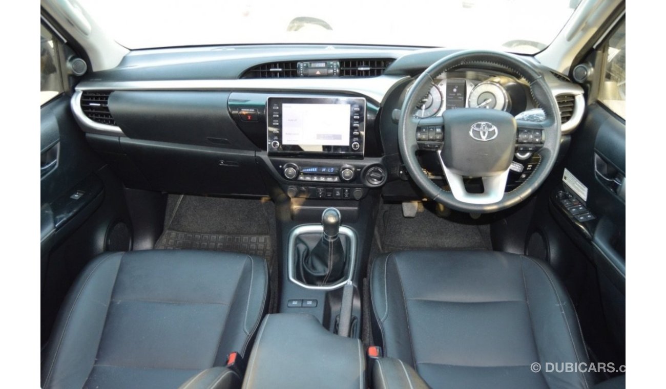 تويوتا هيلوكس Diesel Full option Clean Car leather seats