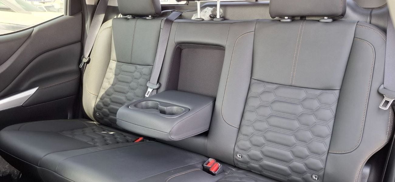 نيسان نافارا G 2.5L 4WD M/T NISSAN Navara 2.5L petrol 4X4 M/T