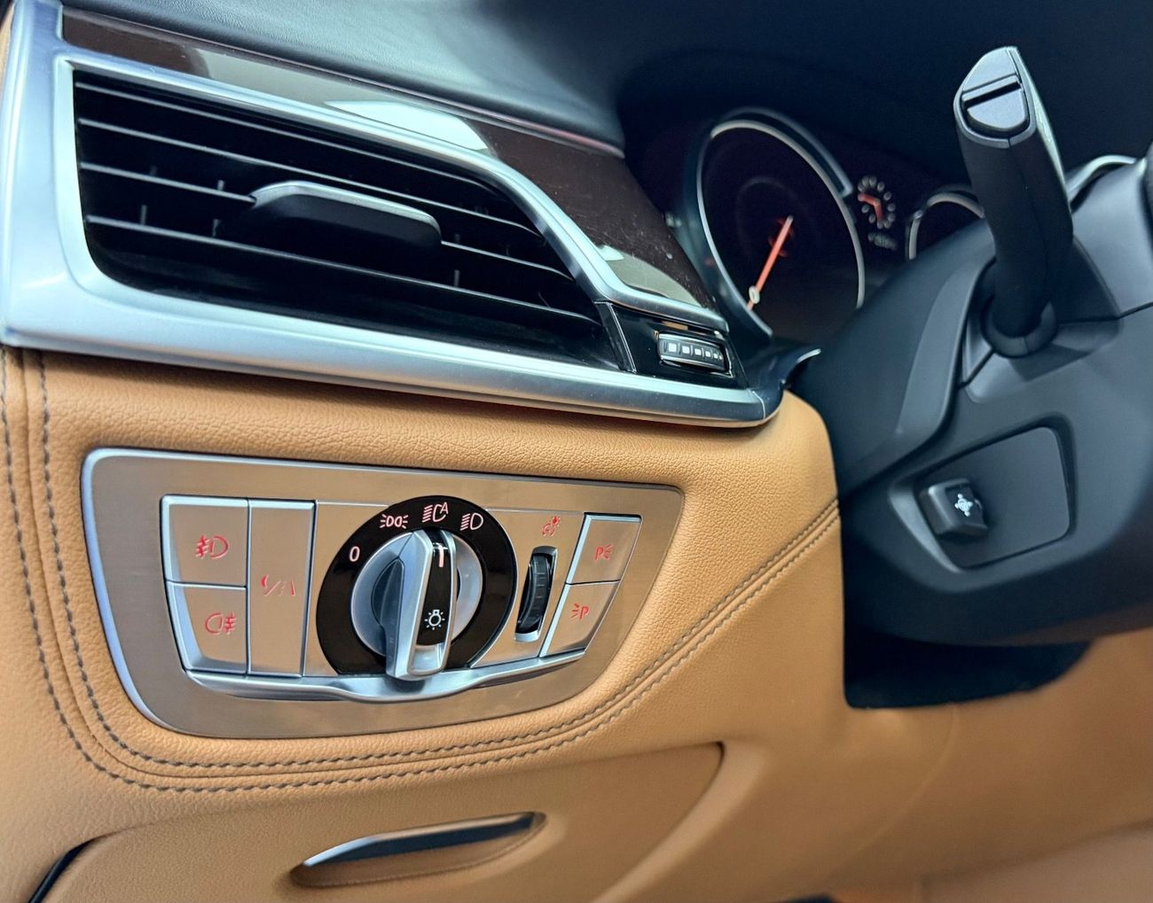 BMW 750Li xDrive 4.4L (530 HP)