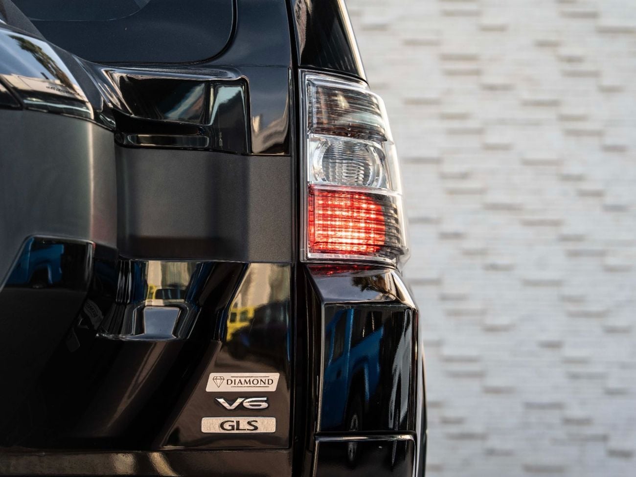 Mitsubishi Pajero GLS Base 3.5L (7 Seater)