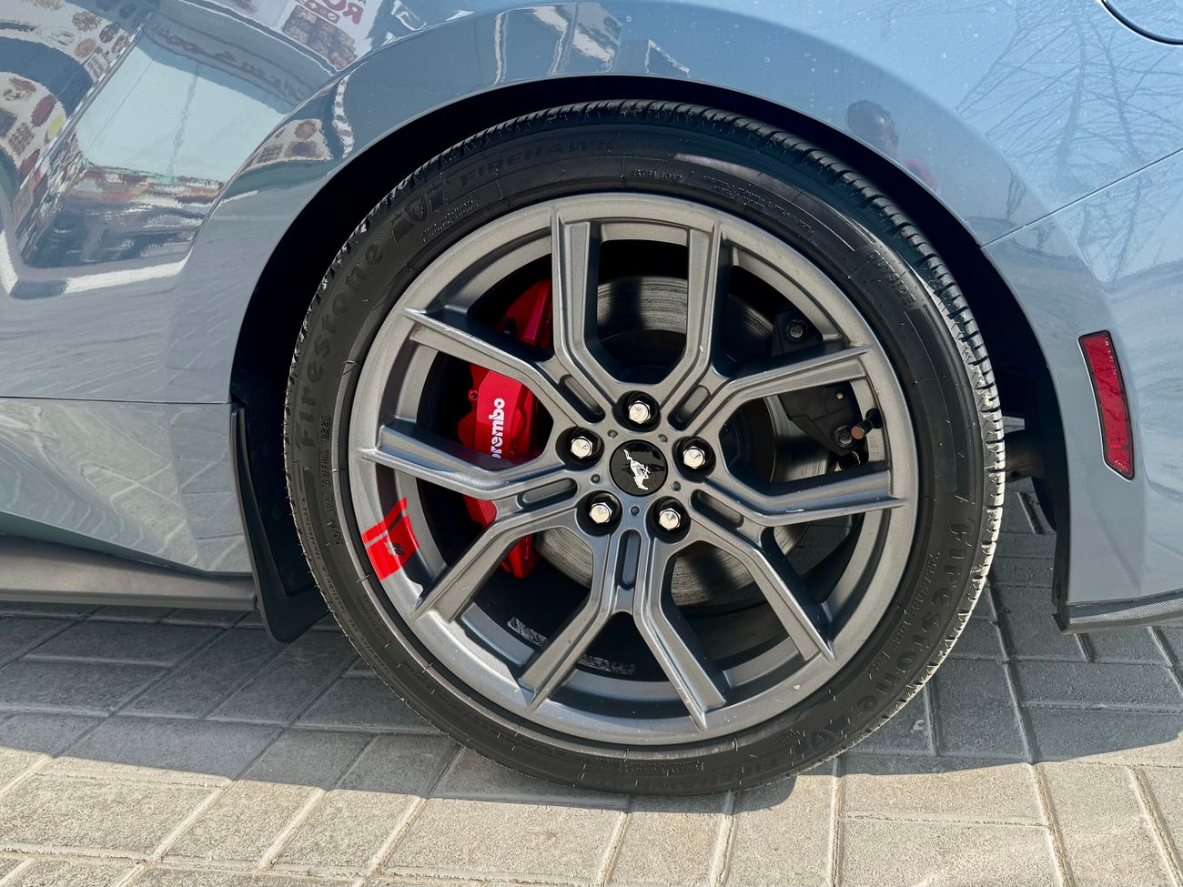 فورد موستانج Performance Package with upgraded brakes, sport suspension and cold air intake