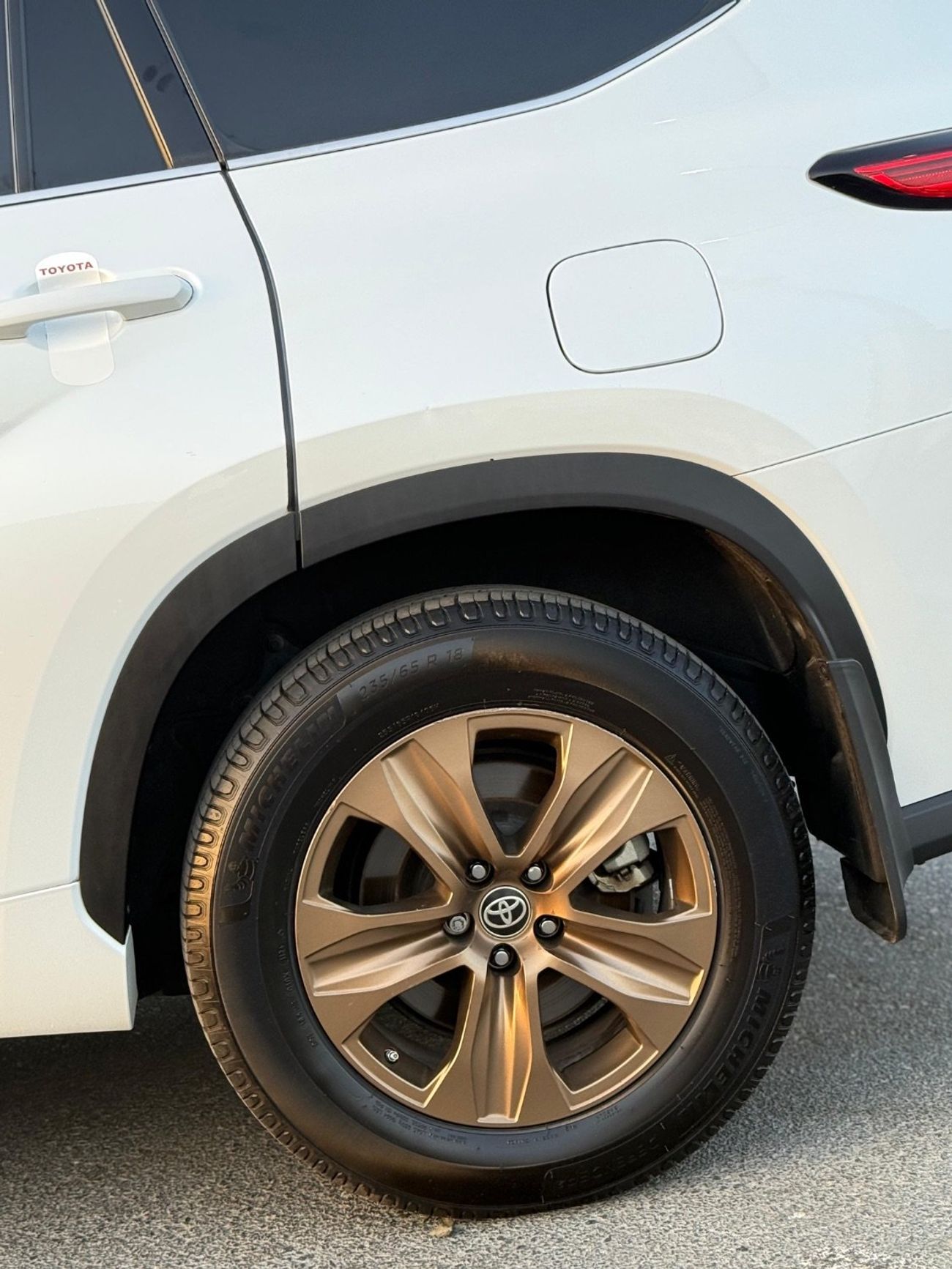 تويوتا هايلاندر GLE BRONZE ED HEV 2.5L