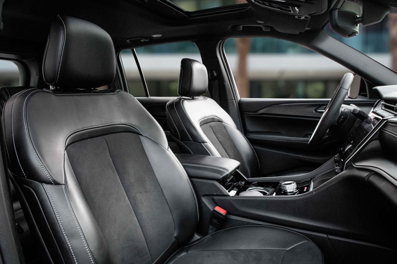 جيب جراند شيروكي Under Warranty | Low KM! | 2,448 P.M | 0% Downpayment | Under Warranty | Low KM! | Ramadan Offer!