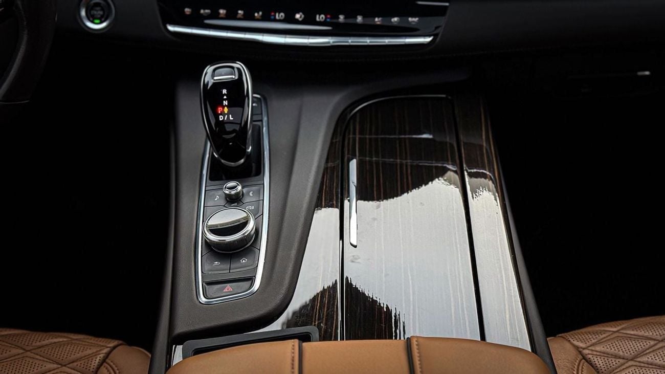 Cadillac Escalade Premium Luxury 6.2L 4WD Premium Luxury - 600 GCC