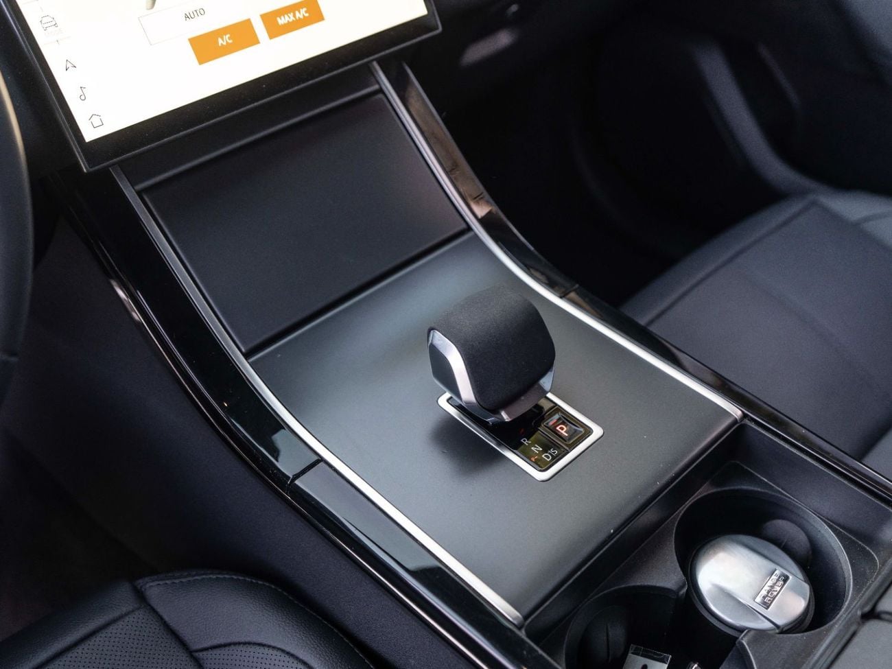 Land Rover Range Rover Velar R-DYNAMIC SE