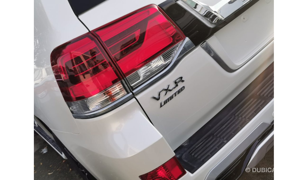 تويوتا لاند كروزر VXR 4.5L Diesel, LIMITED EDITION with Diamond Leather Seats & 20" Alloy Wheels