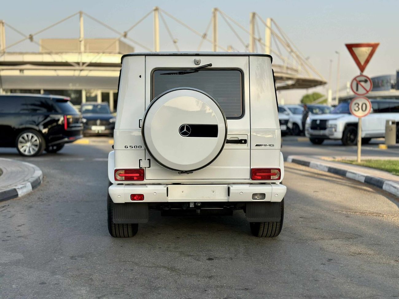 Mercedes-Benz G 500 Premium + 4.0L GCC SPEC NEAT AND CLEAN