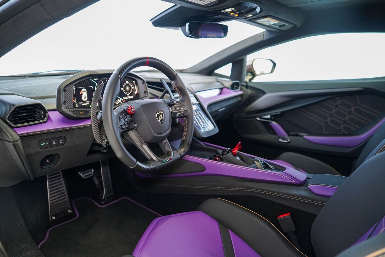 لامبورغيني ريفويلتو 6.5L V12 Hybrid