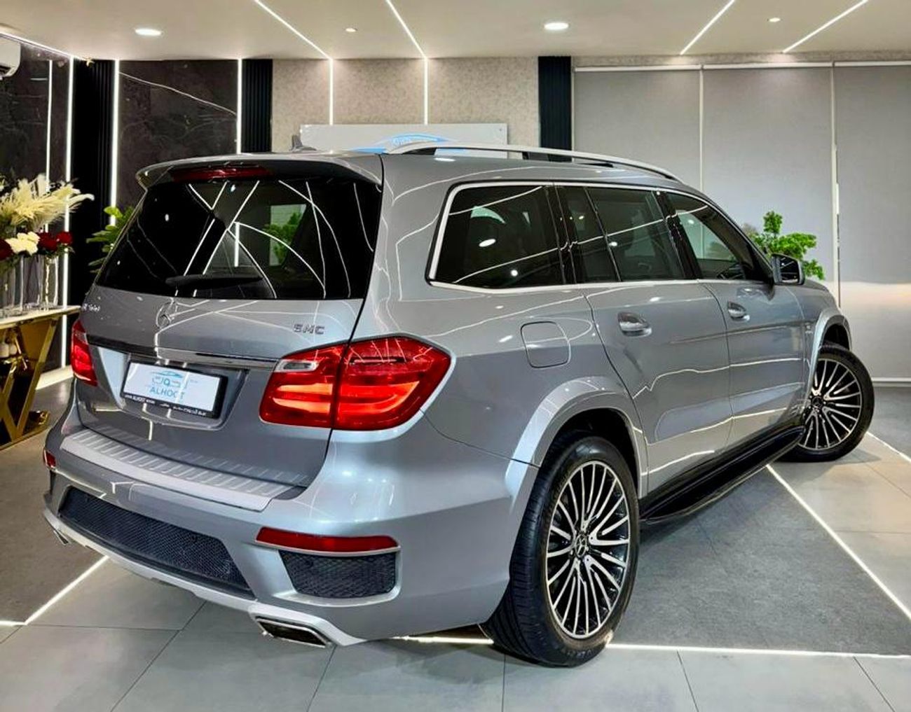 Mercedes-Benz GL 500 Std 4.7L BEAUTIFUL MERCEDES GL500 V8 || TOP RANGE || ACCIDENTS FREE || GCC || 7 SEATS || LIKE NEW