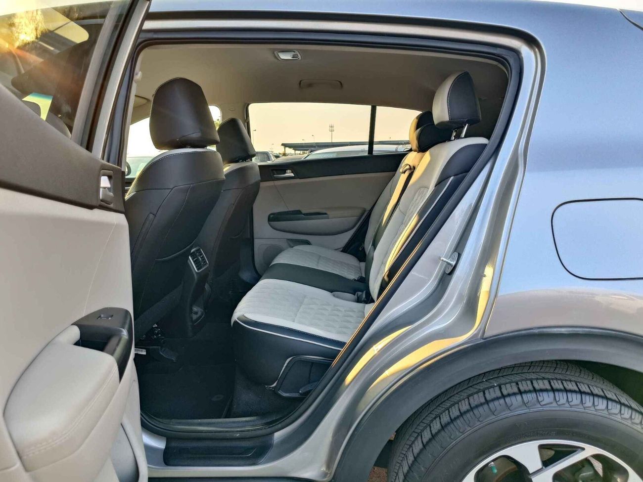 كيا سبورتيج LX/ LEATHER / DVD  REAR CAMERA / ONLY FOR EXPORT/ LOT#14684