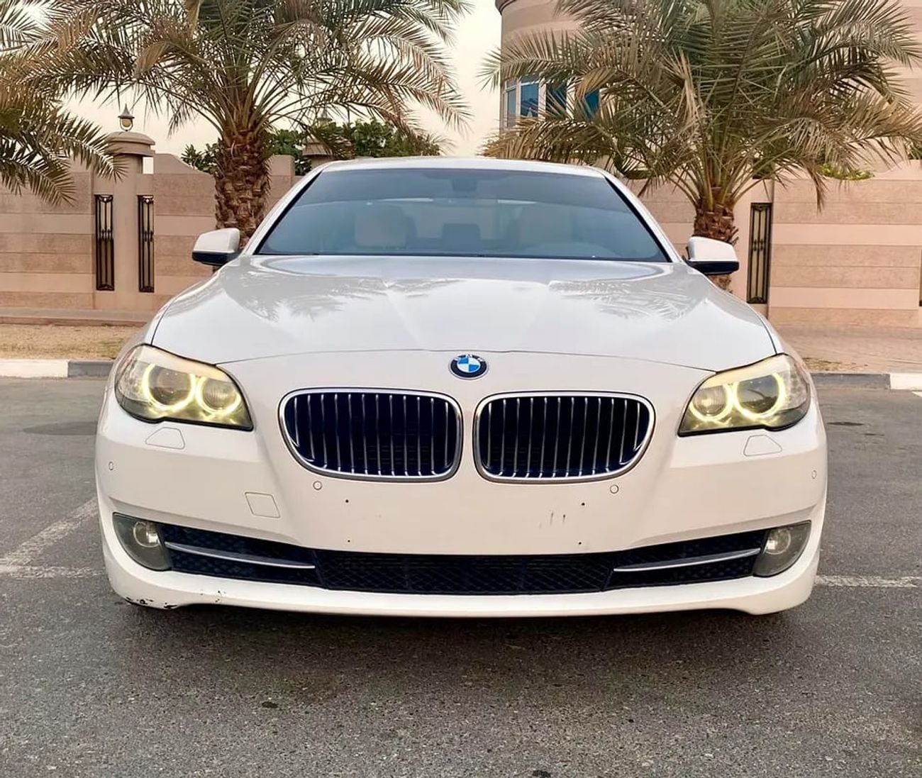 بي أم دبليو 530i 530i ||FULL OPTION || 6 cylinder|| accident free|| original paint ||GCC SPECS