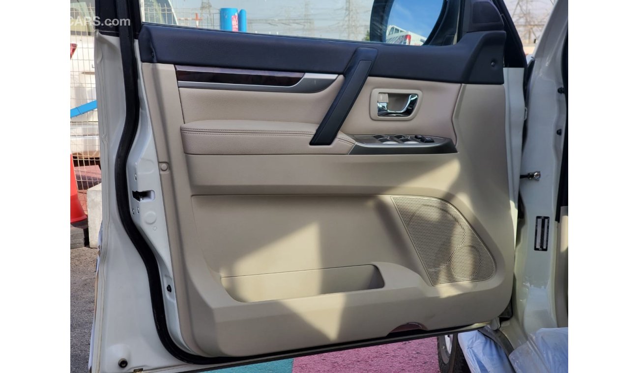 ميتسوبيشي باجيرو Mitsubishi Pajero GLS 2022 Model White/beige 3.8L Petrol