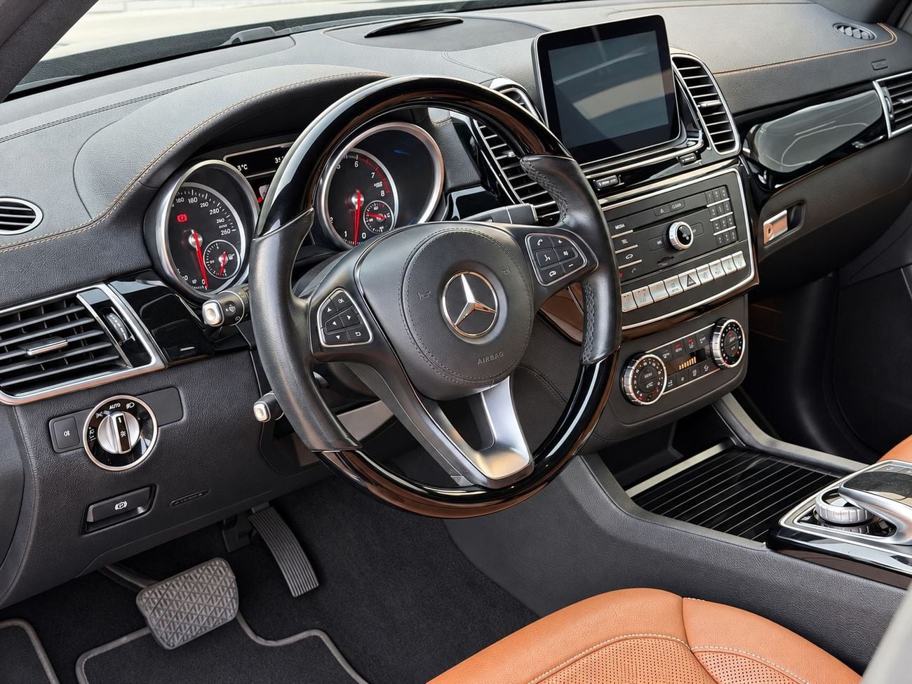 Mercedes Benz GLS500 STANDARD