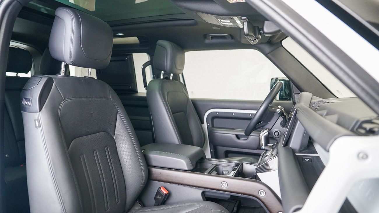 لاند روفر ديفندر P400 90 X-Dynamic HSE 3.0L (5 Seater) | AED 4,429 PM | Warranty February 2027 | GCC