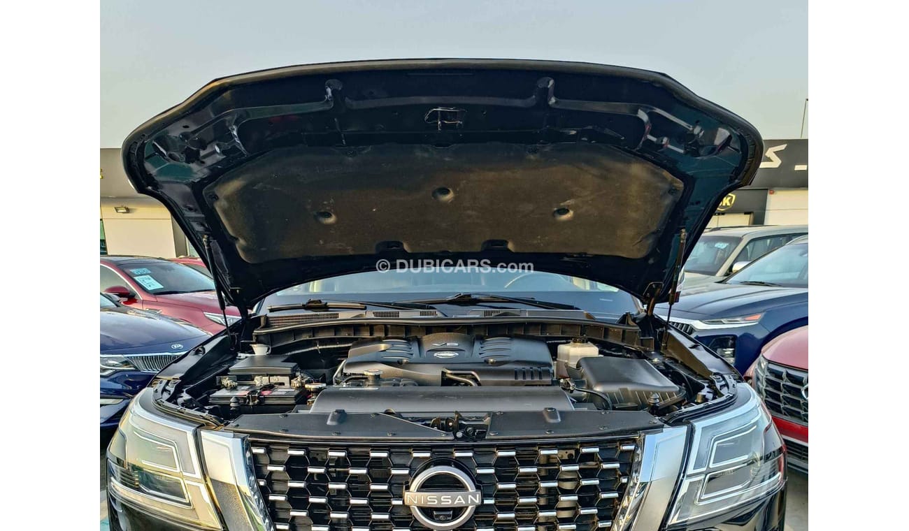 Nissan Armada PLATINIUM / 5.6L / V8 / FULL OPTION / 4WD (LOT # 82722)