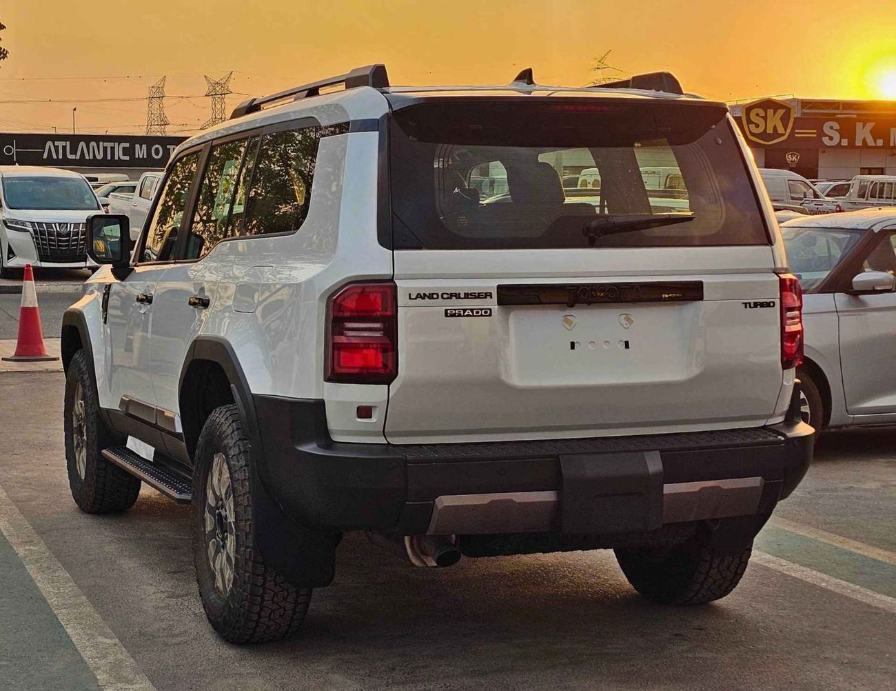 تويوتا برادو ADVENTURE TURBO / 2.8L V4 DIESEL / DRIVER POWER SEAT WITH LEATHER / DVD+CAMERA / COOL BOX (CODE # P2