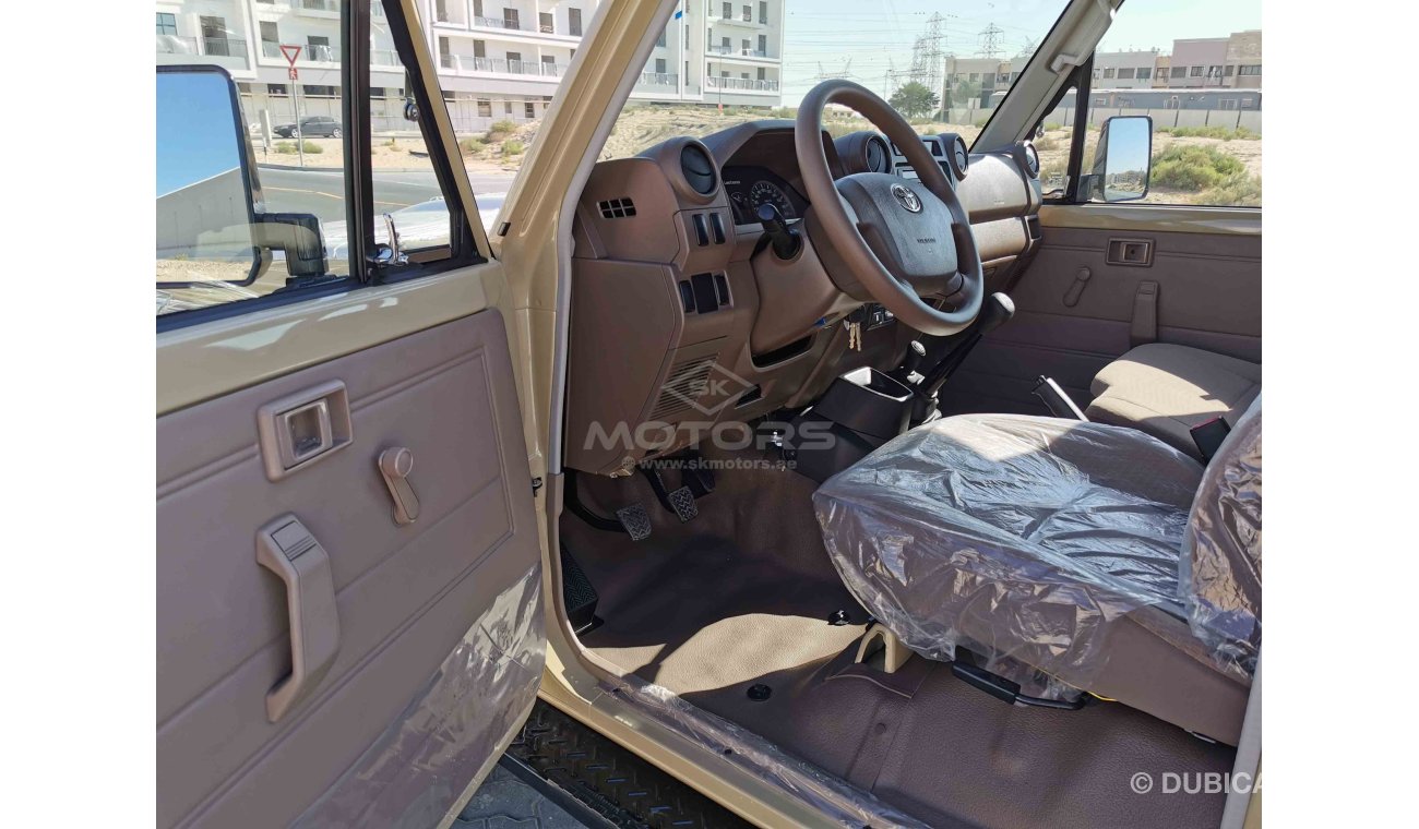 Toyota Land Cruiser Pick Up 4.0L PETROL, MANUAL WINDOWS (CODE # LCSC02)