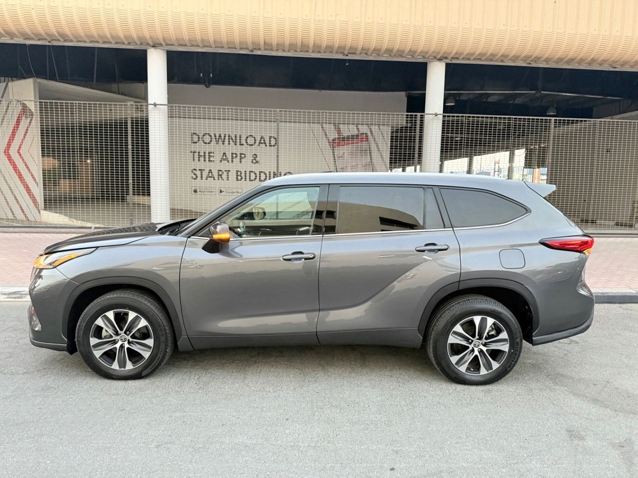 Toyota Highlander 2022 XLE LIMITED FULL OPTION 3.5 AWD USA SPEC