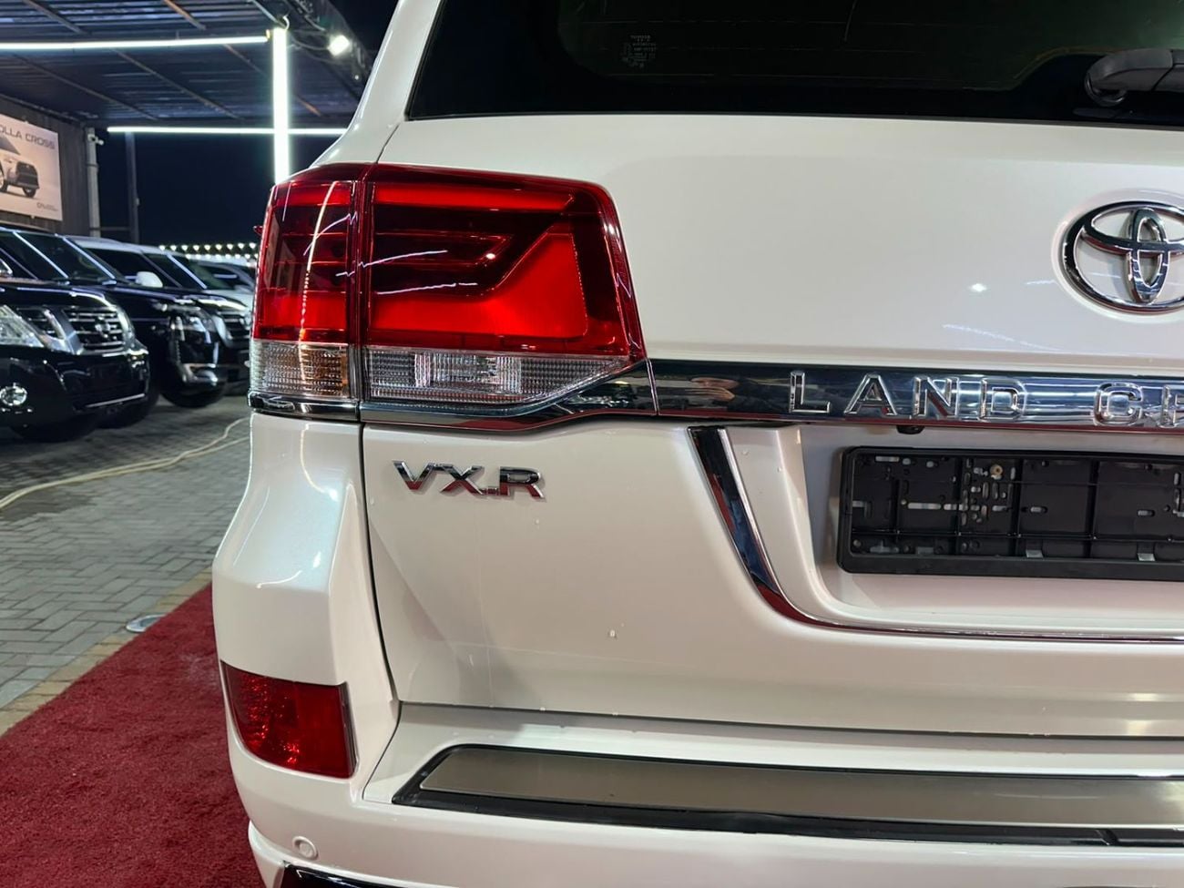 تويوتا لاند كروزر VXR