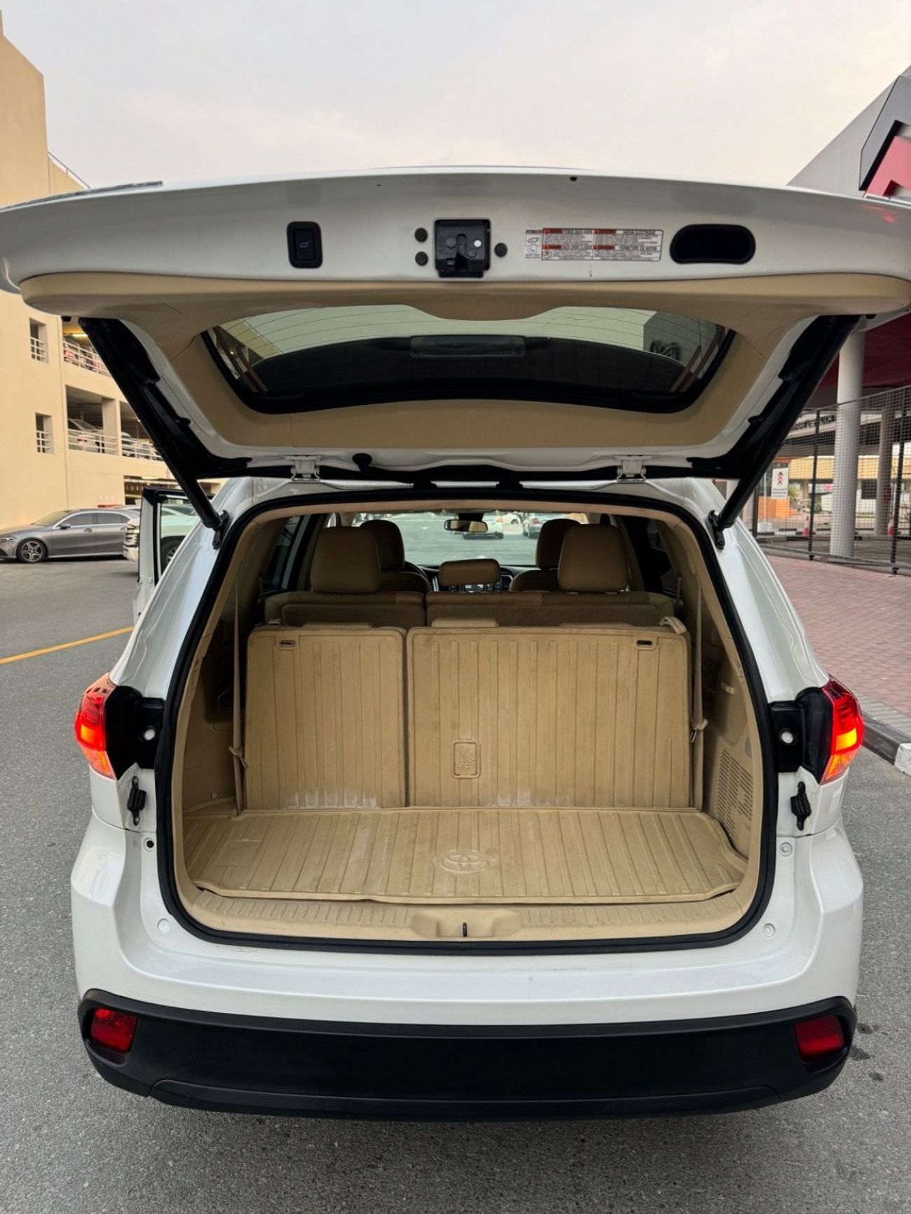 Toyota Highlander 2017 LE 4x4 BEIGE COLOR US SPEC